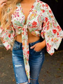 D & J Industies Co., LTD. PREORDER Everyone She Knows Top - White Floral Pre-Orders