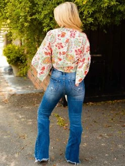 D & J Industies Co., LTD. PREORDER Everyone She Knows Top - White Floral Pre-Orders